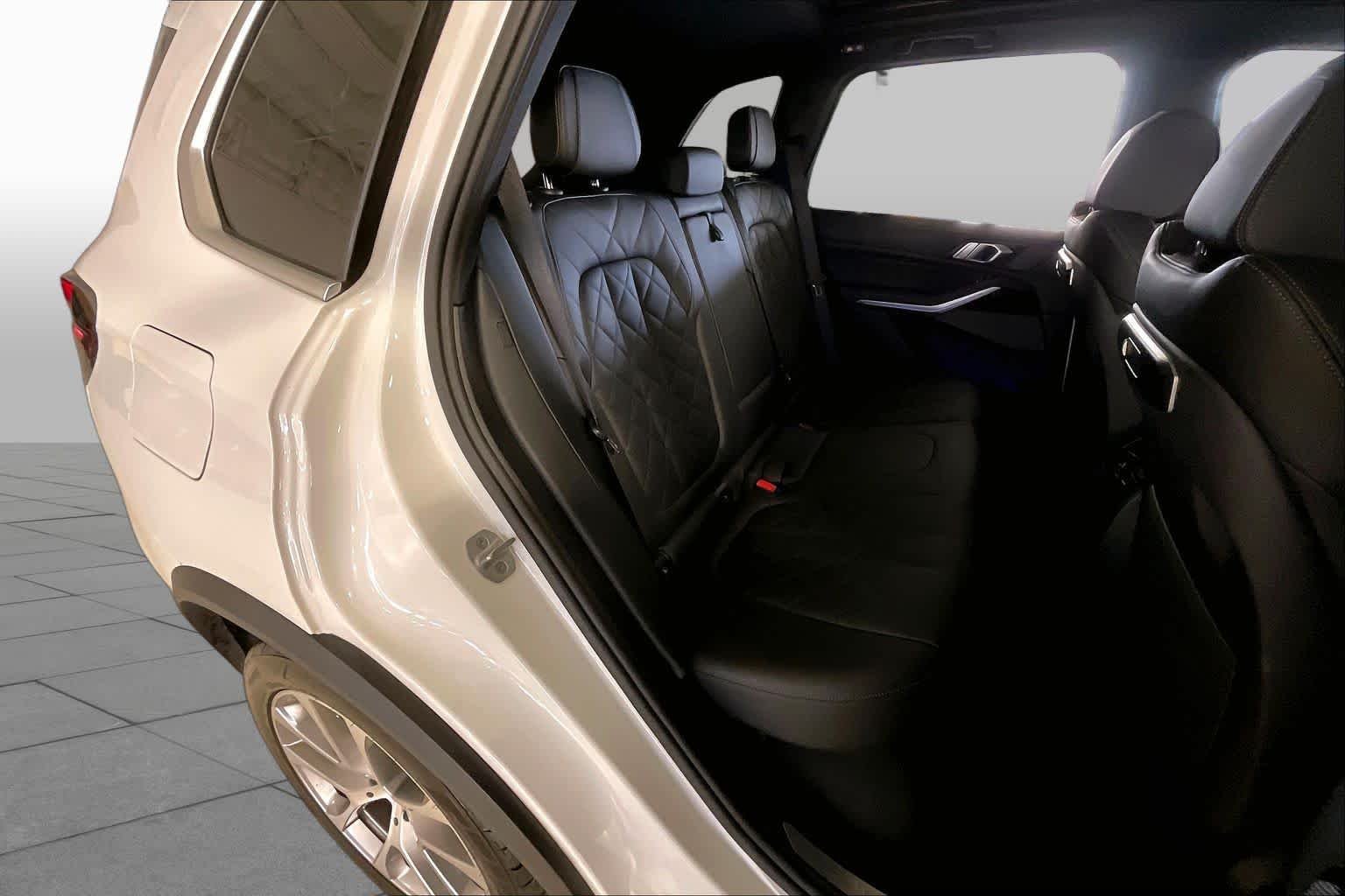 Used 2026  BMW xDrive40i image 18