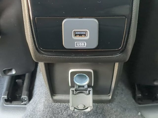 New 2026 Bright White Clear-Coat Exterior Paint Jeep  image 16