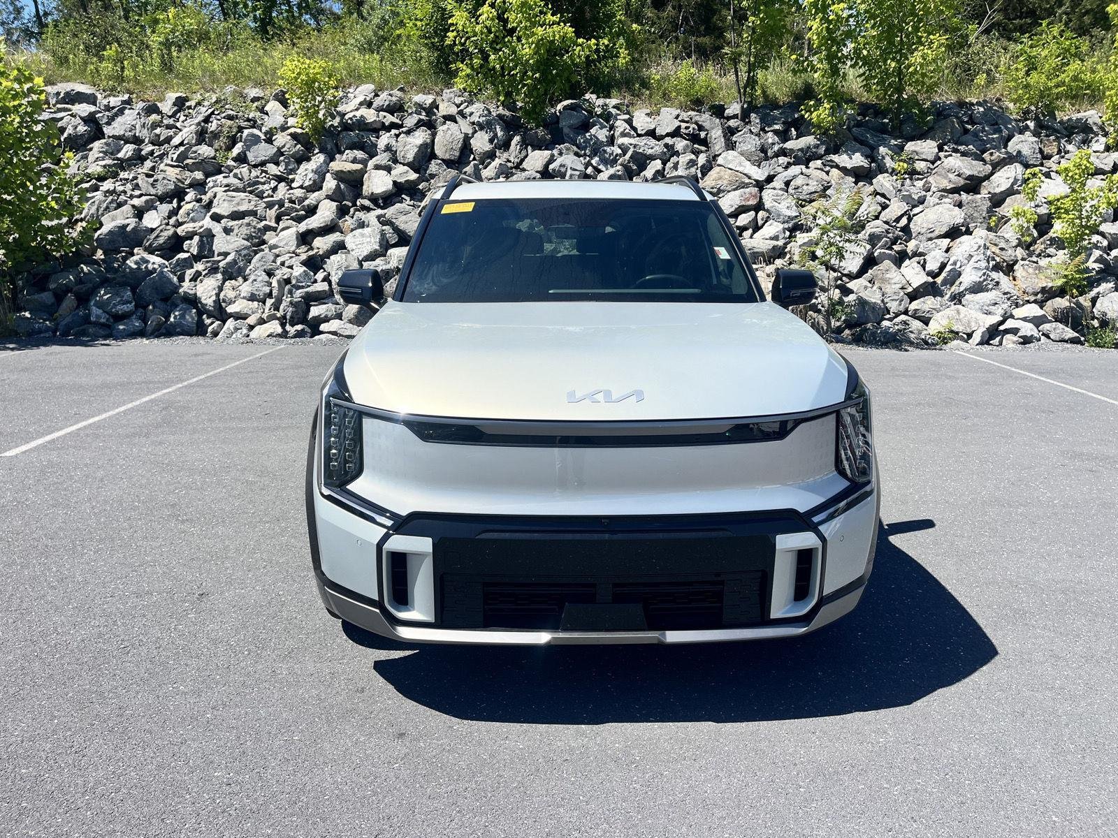 Used 2024 Ivory Silver Gloss Kia GT-Line image 2