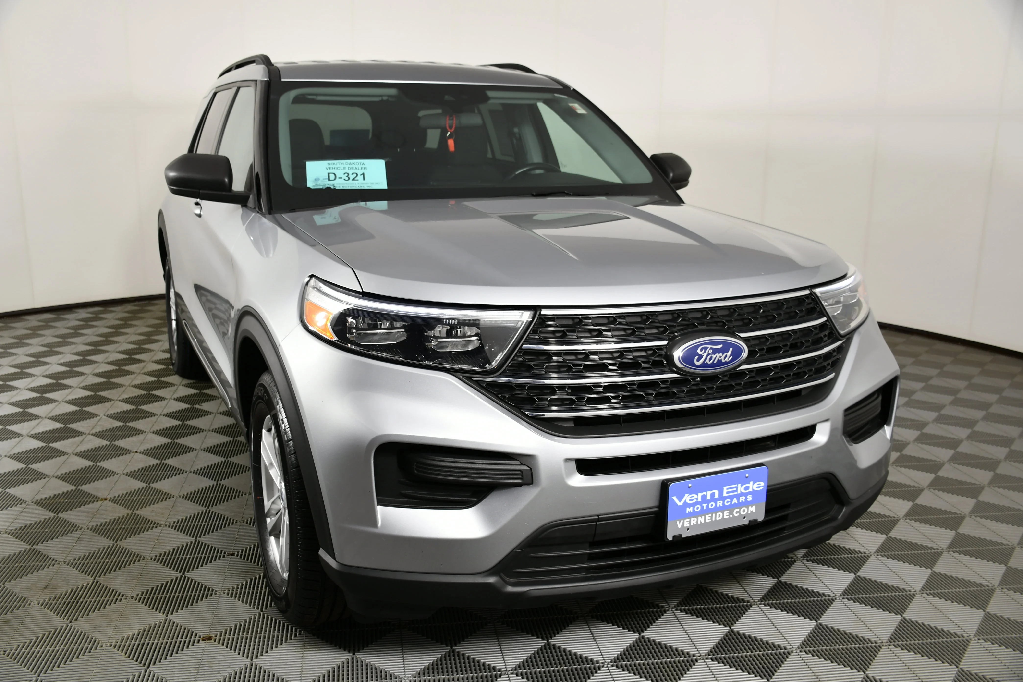 Used 2023 Silver Metallic Ford XLT image 3