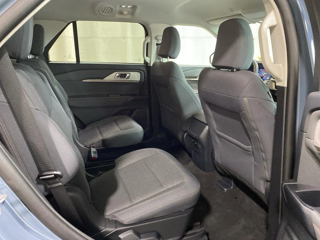 Used 2025 Vapor Blue Ford Active image 8