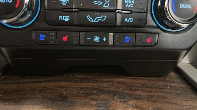 Used 2020 Stone Gray Metallic Ford Lariat image 30