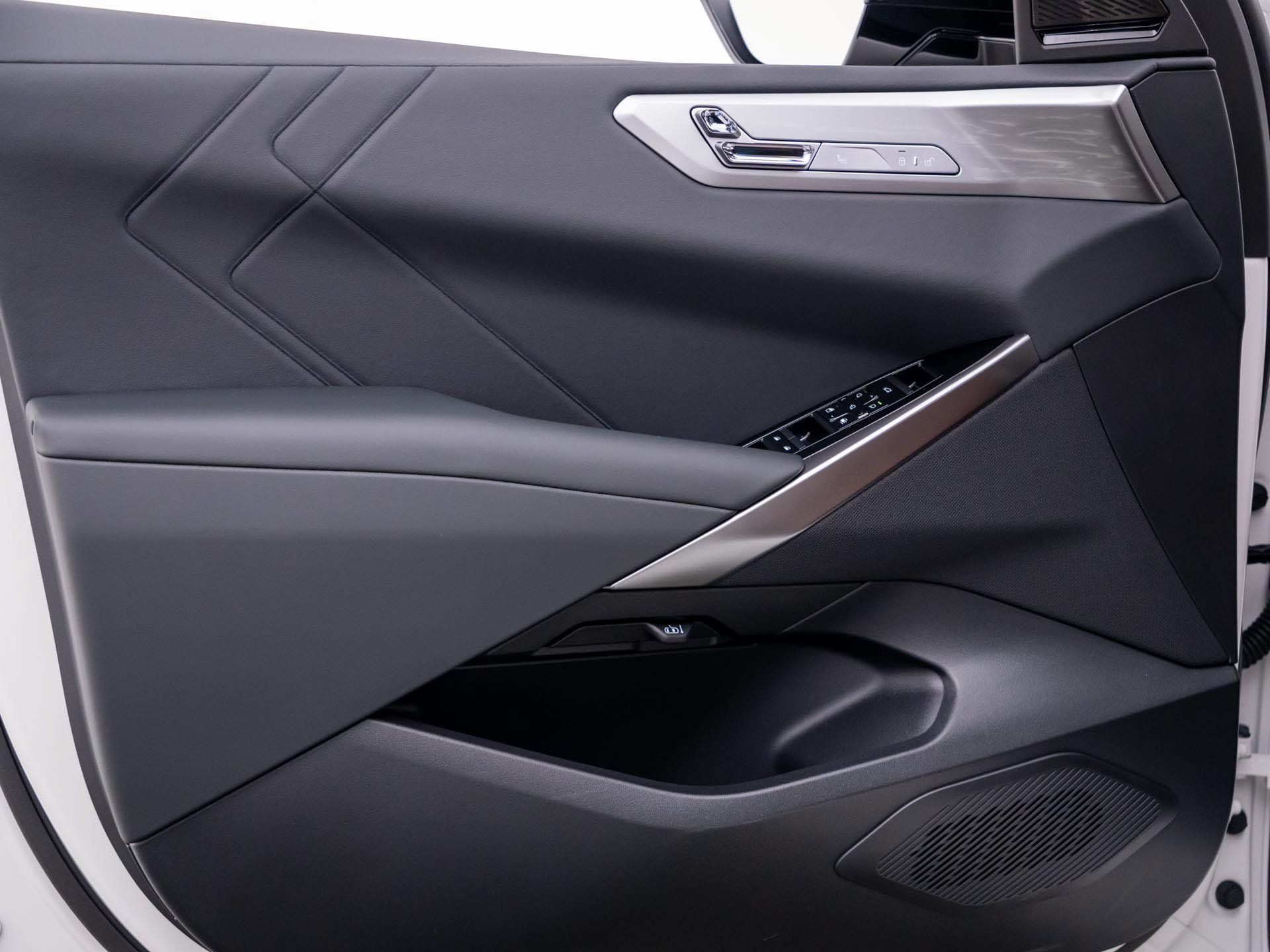 New 2027 Mineral White Metallic BMW 40 image 13