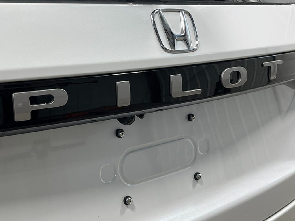 New 2026 Platinum White Pearl Honda Touring image 7