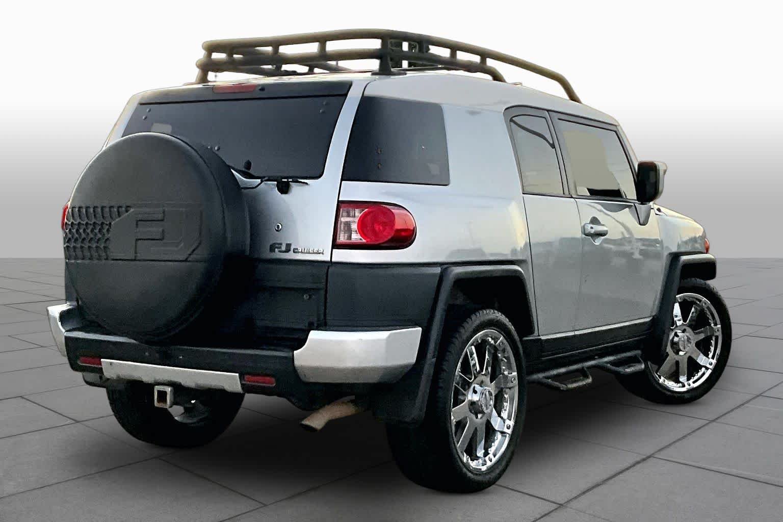 Used 2008 White/Titanium Metallic Toyota  image 12