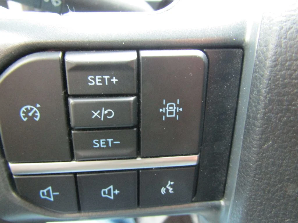 Used 2024 Gray Metallic Ford Lariat image 9