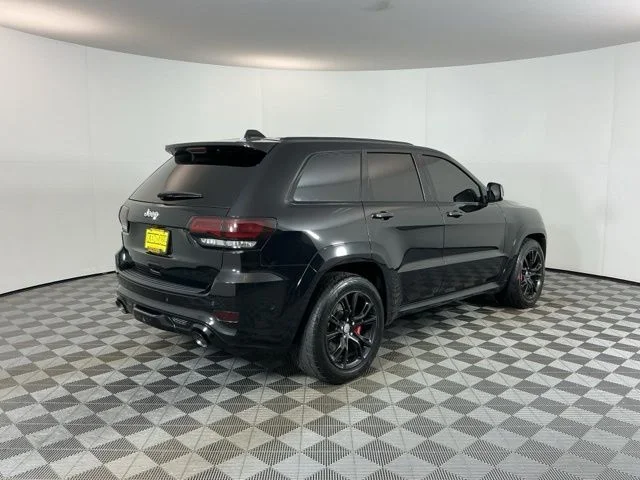 Used 2017 Diamond Black Crystal Pearlcoat Jeep SRT image 5