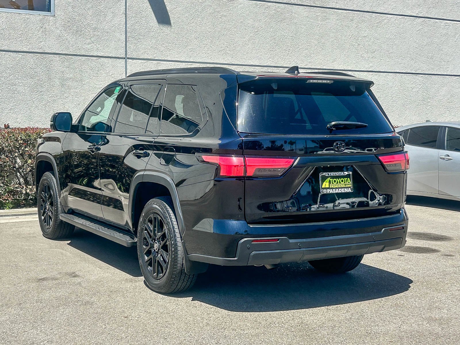 2025 Toyota Sequoia SR5 - Photo 8
