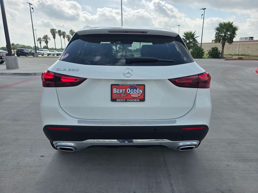 New 2026 Polar White Mercedes-Benz GLA 250 image 4