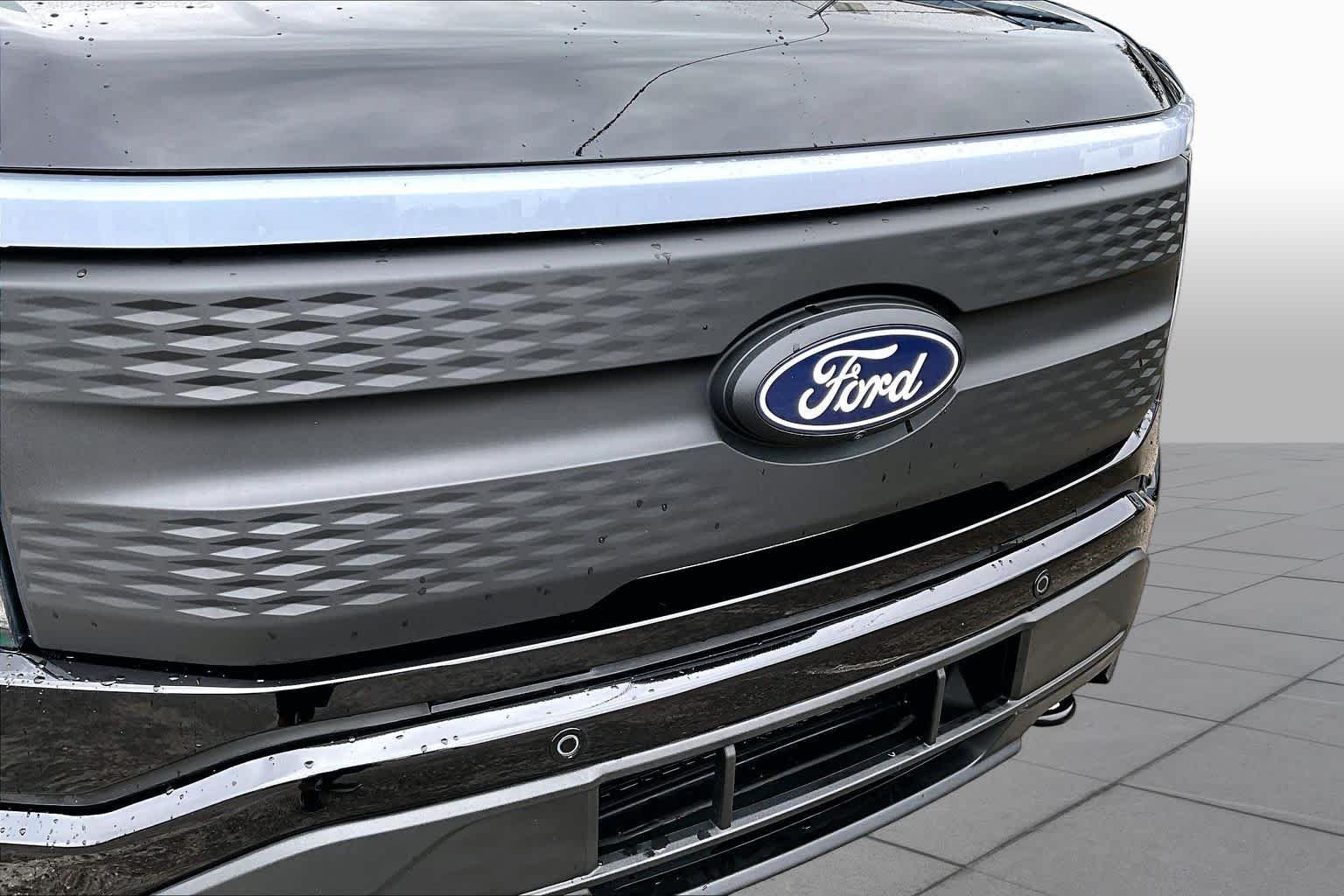 Used 2025 Agate Black Metallic Ford Flash image 29