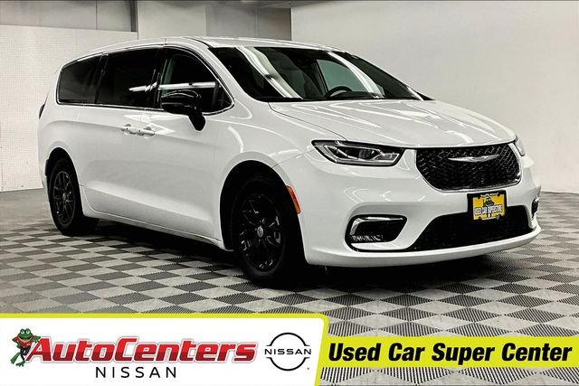 2024 Chrysler Pacifica Touring L's photo