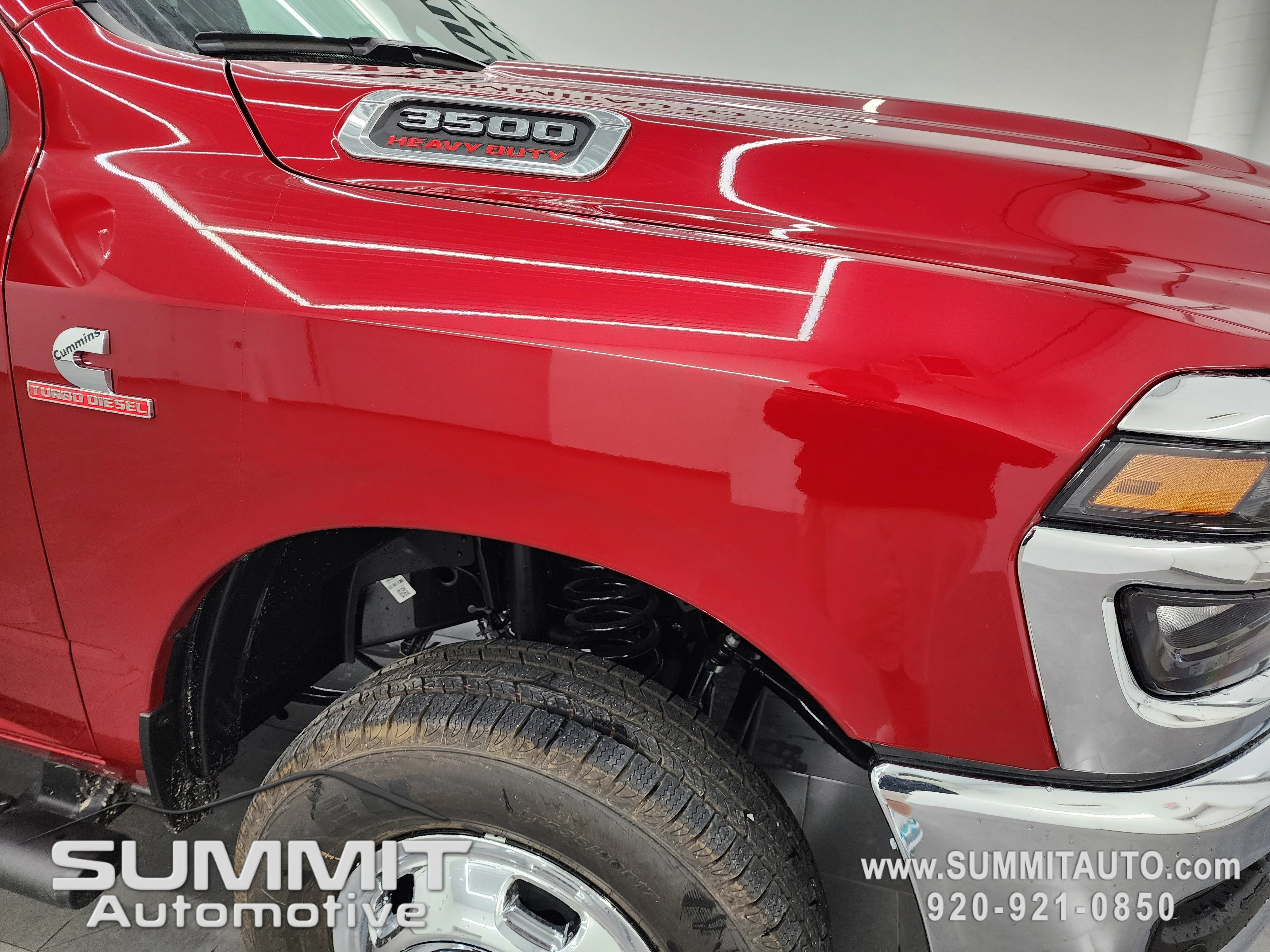 New 2026 Molten Red Pearl-Coat Exterior Paint RAM Tradesman image 27