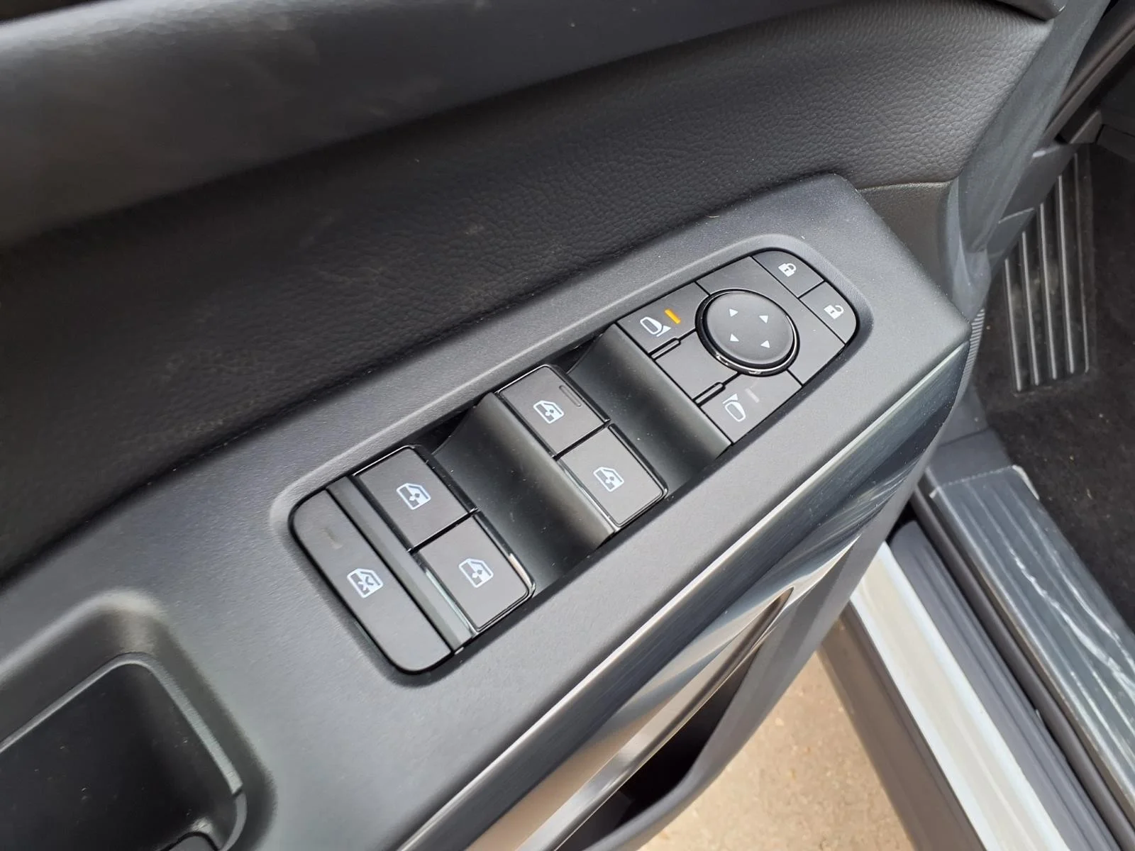 2026 Nissan Pathfinder Rock Creek® Black at Robbins Nissan