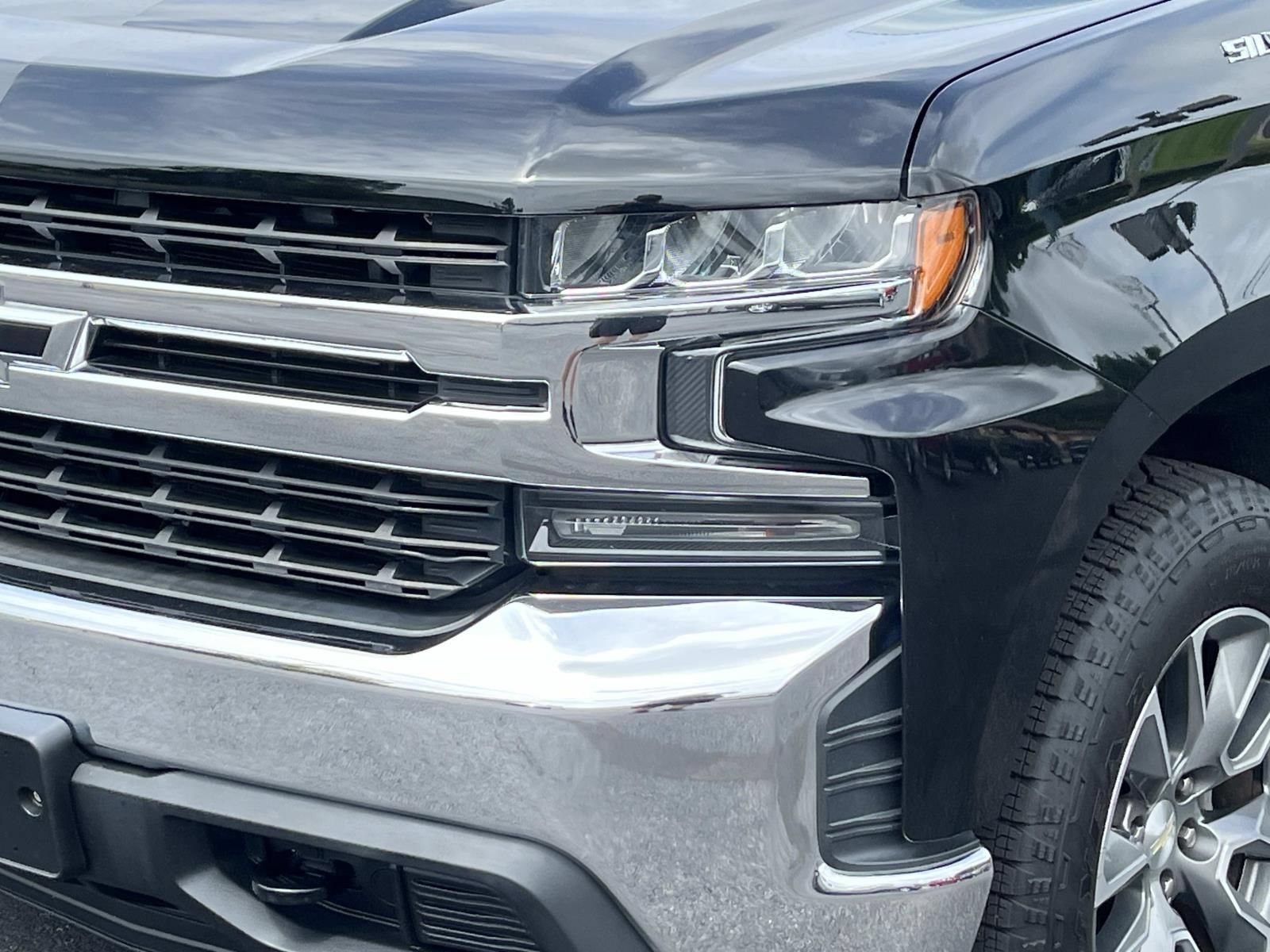 Used 2019 BLACK Chevrolet LT image 10