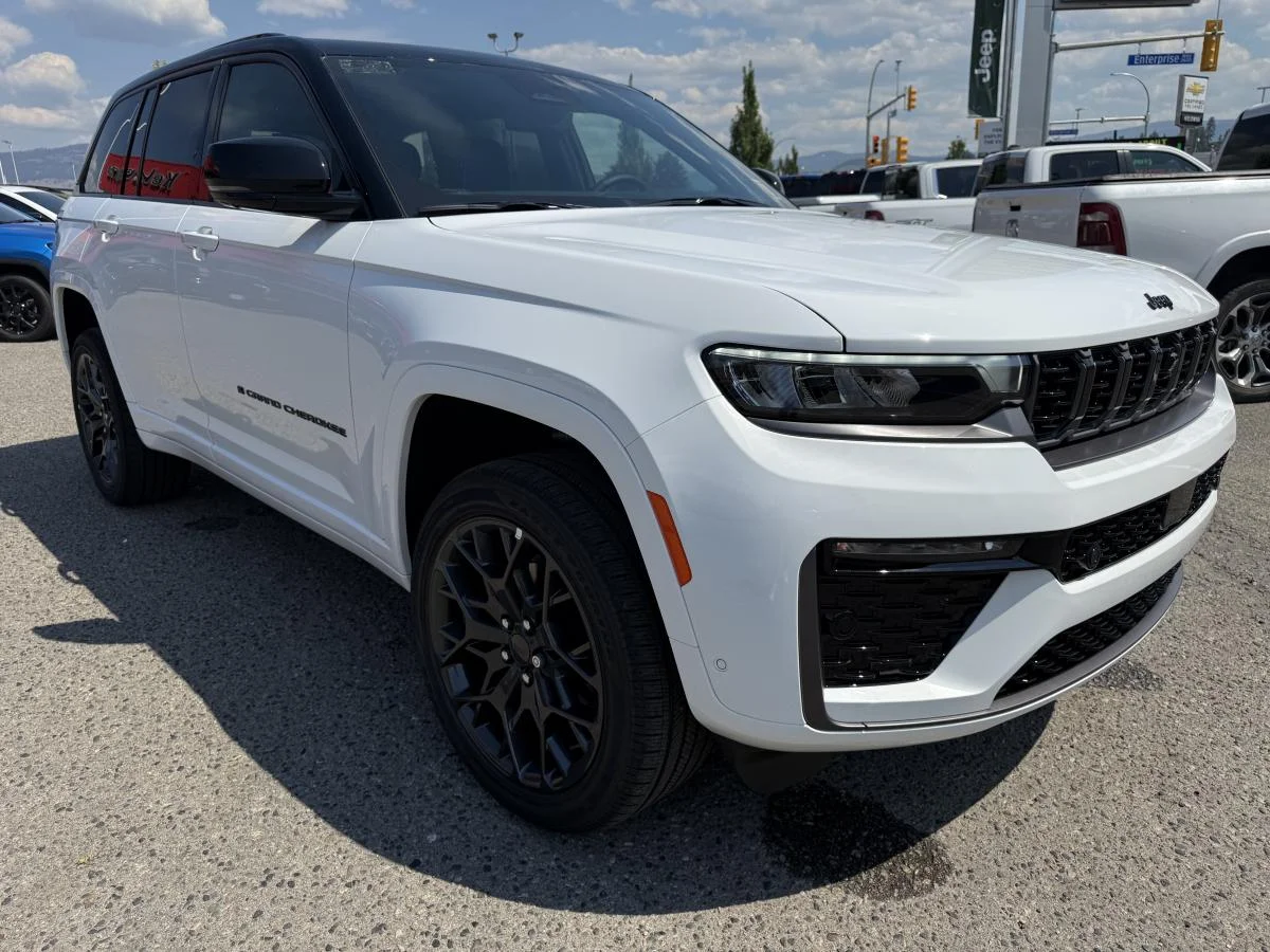 New 2026 White Jeep Summit image 10