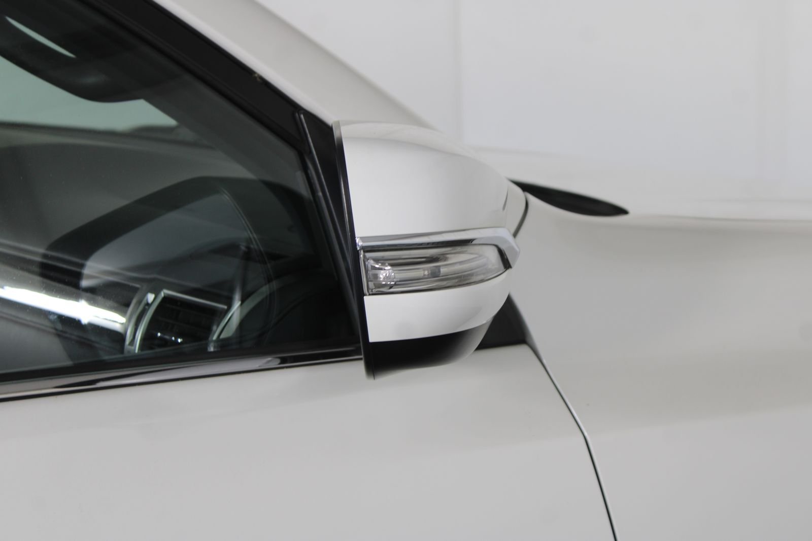 Used 2022  Lexus 460 Luxury image 28