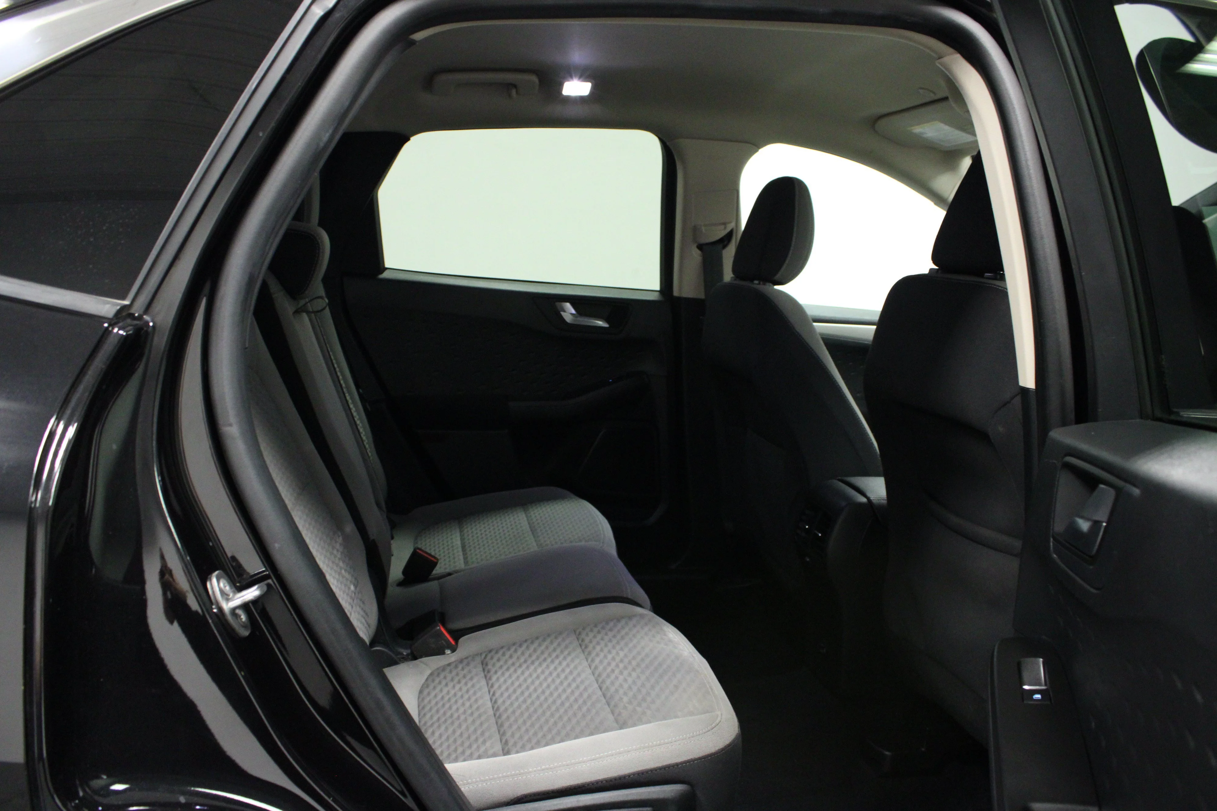 Used 2020 Black Metallic Ford SE image 15