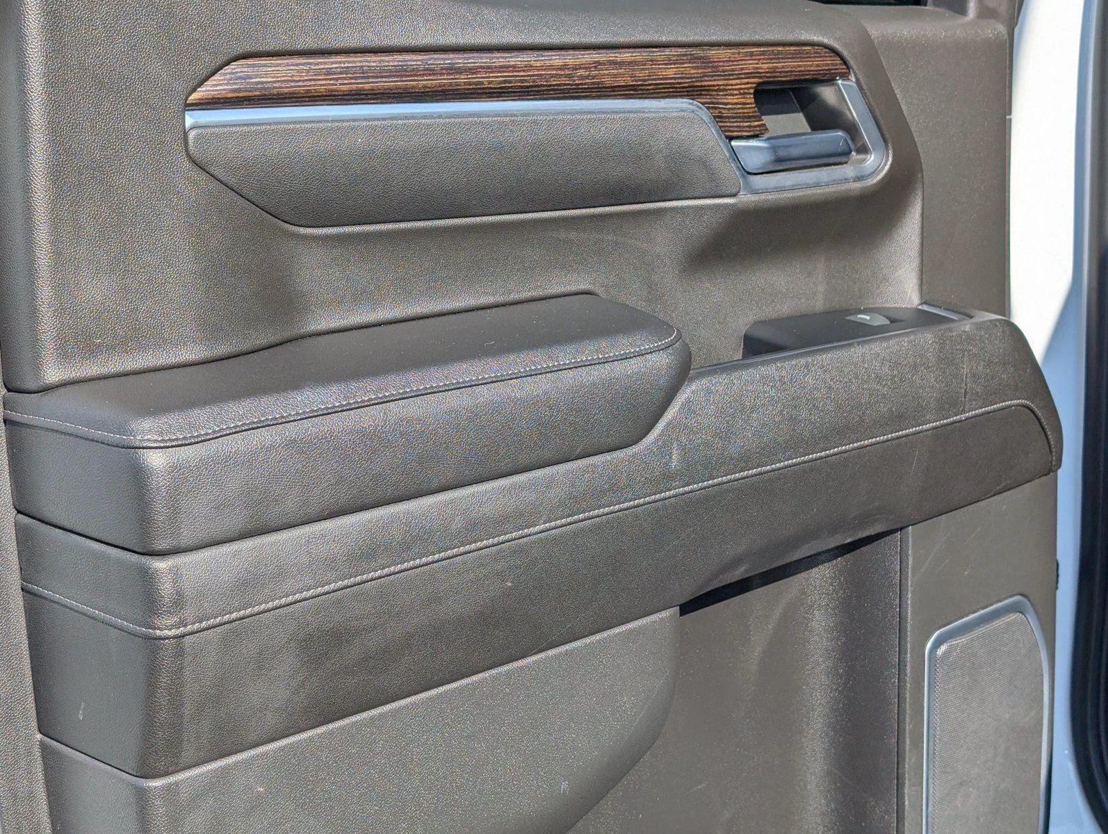 Used 2023 Summit White GMC Elevation image 34