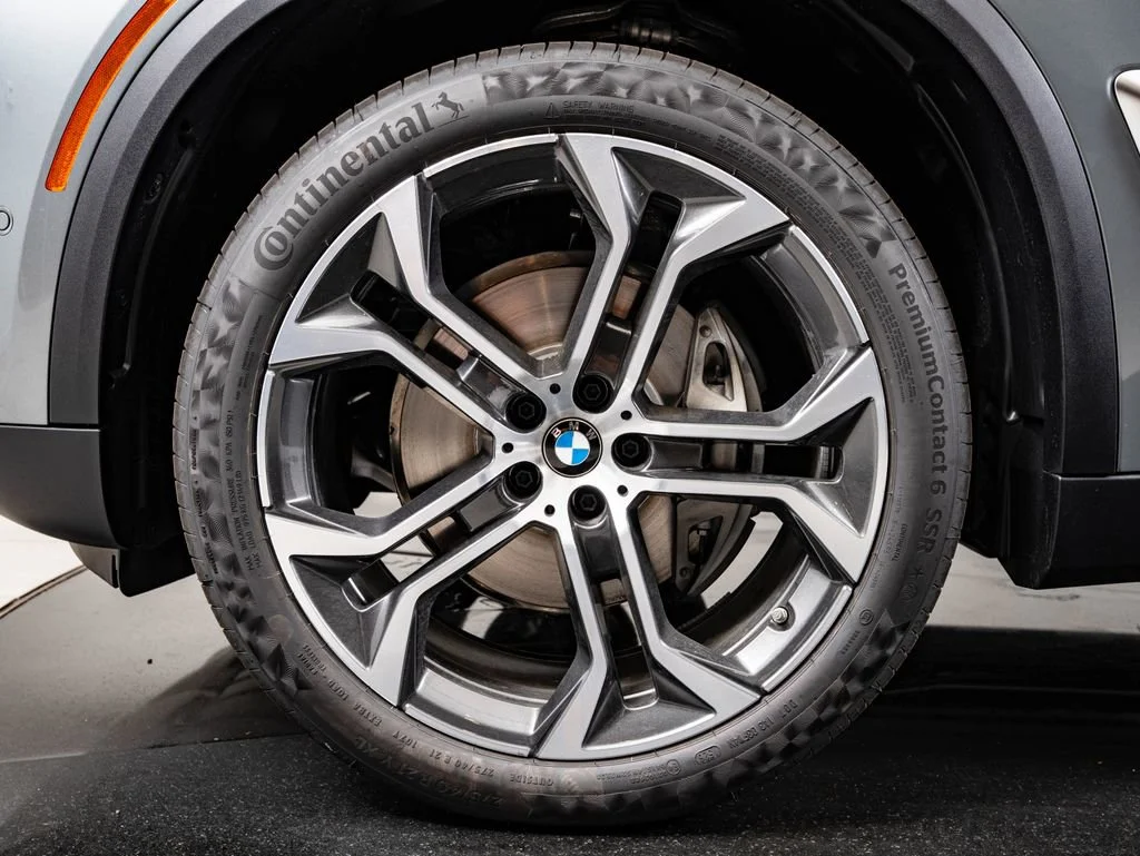 New 2026 Skyscraper Grey Metallic BMW xDrive40i image 13
