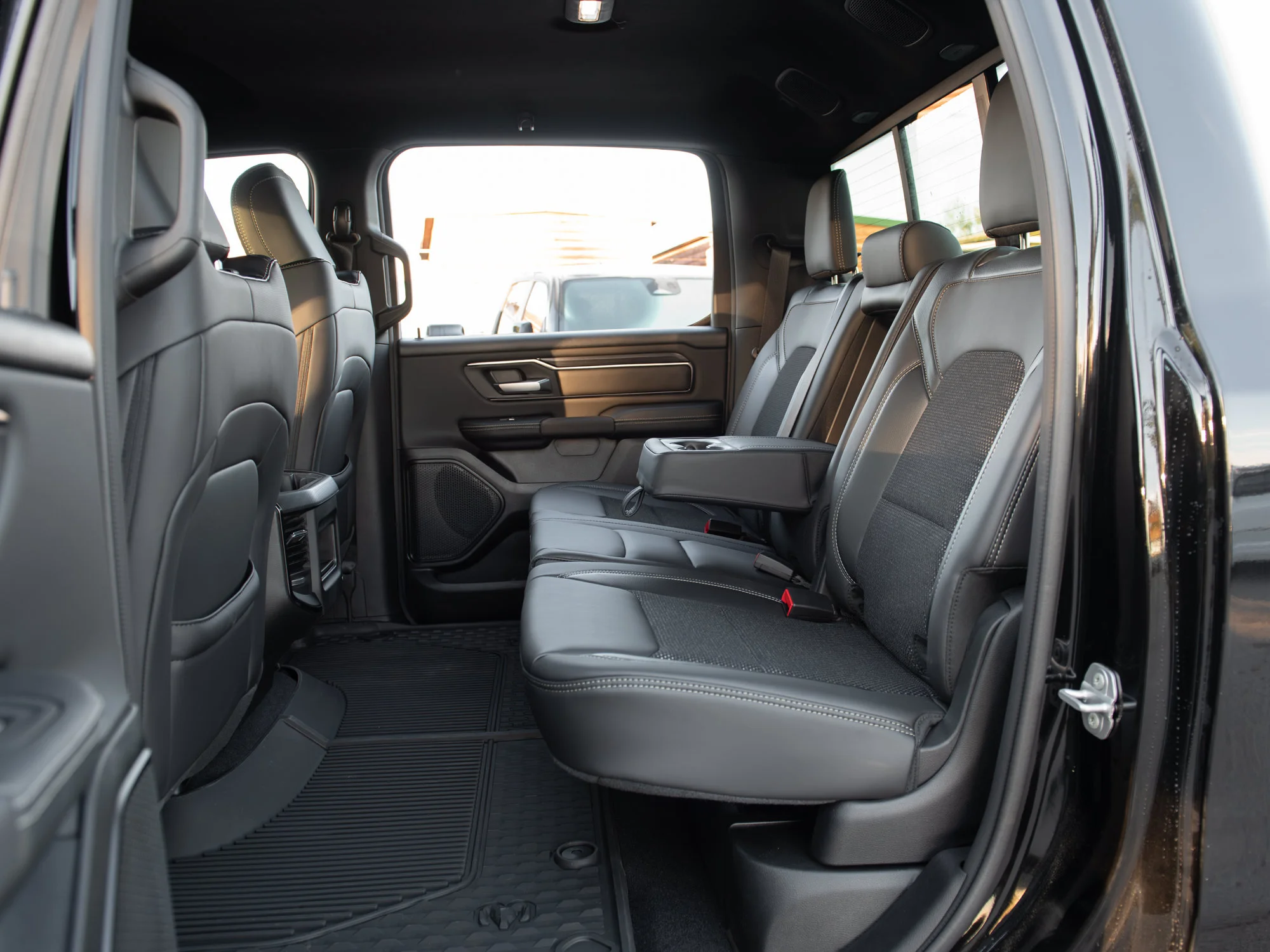 New 2026 Black RAM Sport* Crew Cab 4x4, Heated Seats/Steering Wheel, Nav, 3.92 Rear Axle, Running Boards image 19