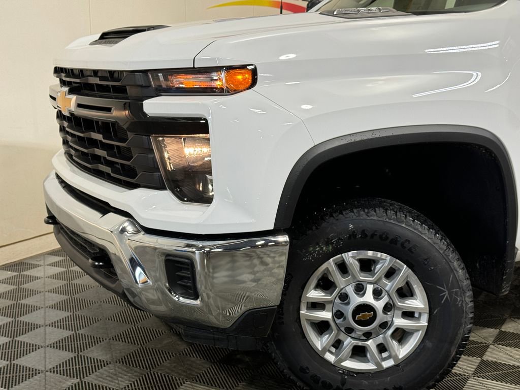 2024 Chevrolet Silverado 2500HD photo 2