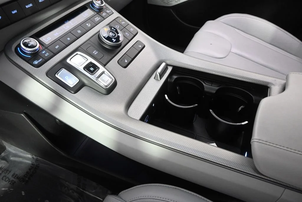Used 2025 Black Hyundai SEL image 32