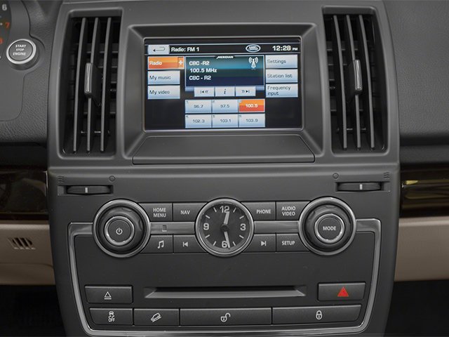 Used 2013  Land Rover Base image 9
