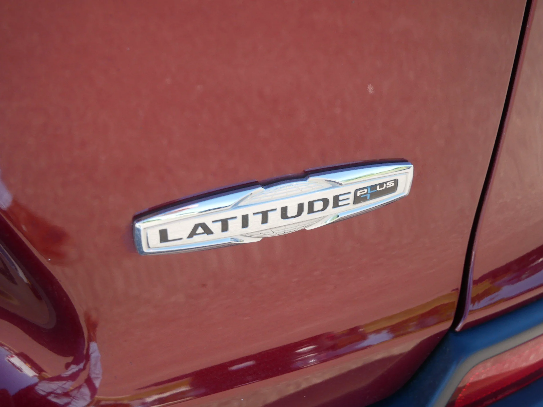 Used 2020 Velvet Red Pearlcoat Jeep Latitude Plus image 17