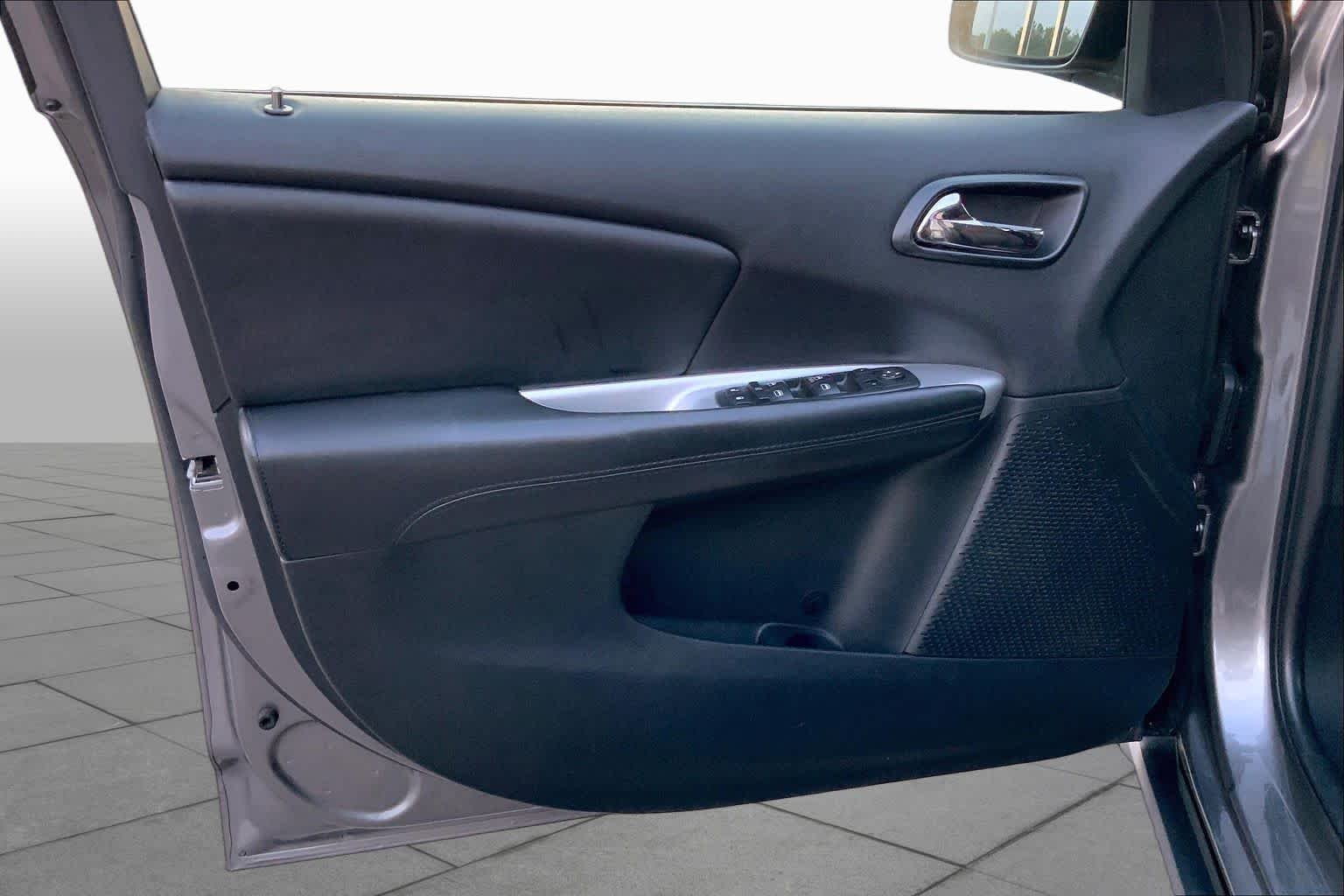 Used 2013 Storm Grey Pearl Dodge SXT image 20