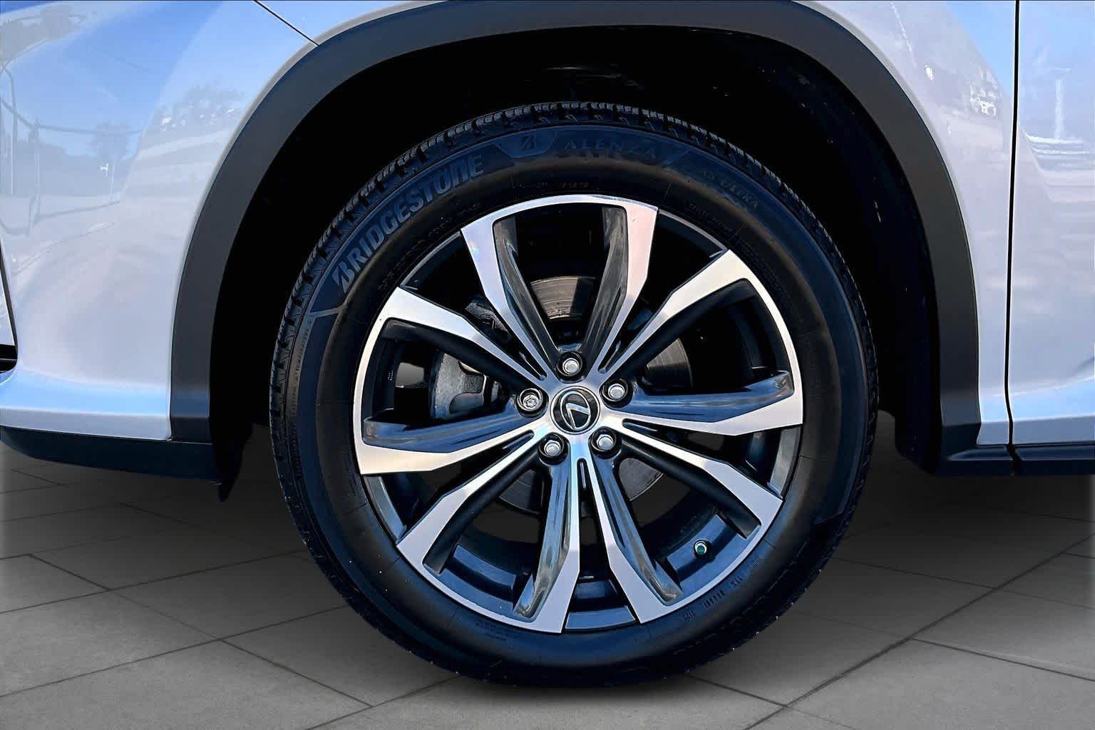 Used 2019 Silver Lining Metallic Lexus Premium image 11