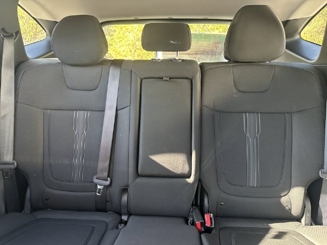 Used 2025 White Hyundai SEL image 33
