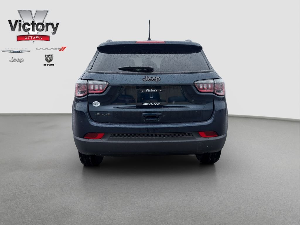 New 2026 Fathom Blue Pearl-Coat Exterior Paint Jeep Latitude image 5