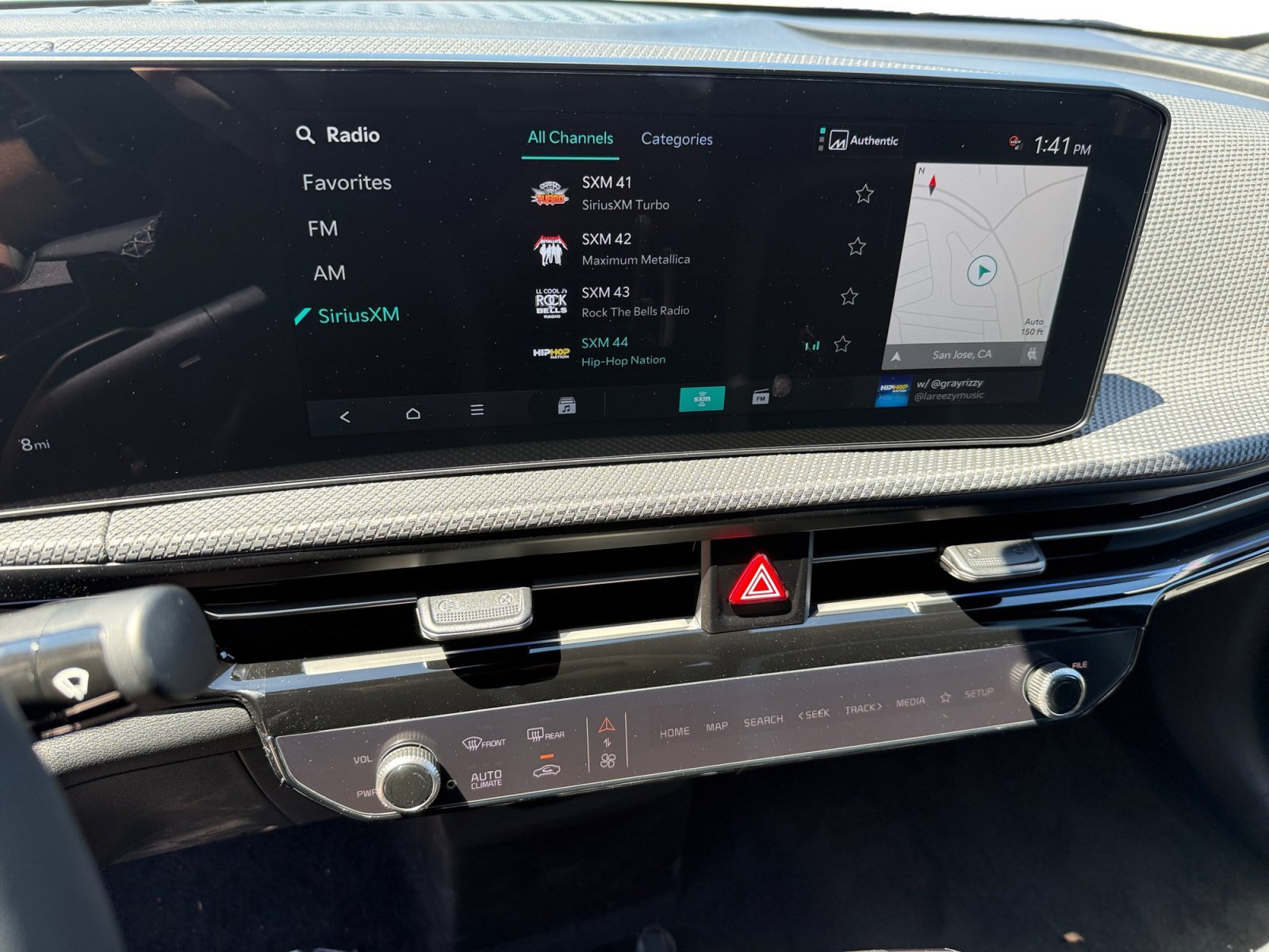 New 2026 Wolf Gray / Black Roof Kia GT-LINE image 12