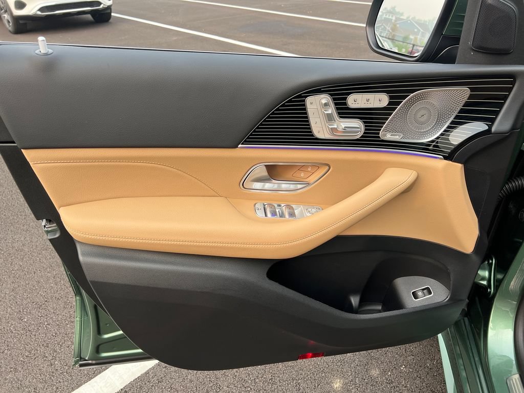 New 2026 MANUFAKTUR Ireland Mid Green Metallic Mercedes-Benz GLE 350 image 48