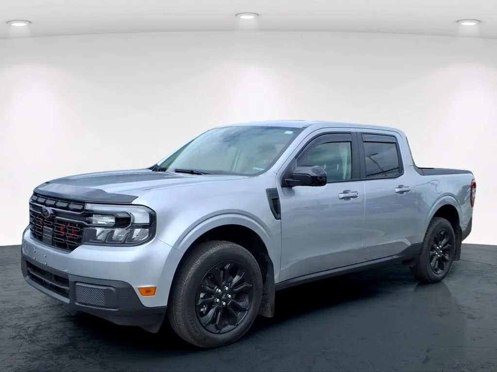 Used 2024 Silver Ford Lariat image 2