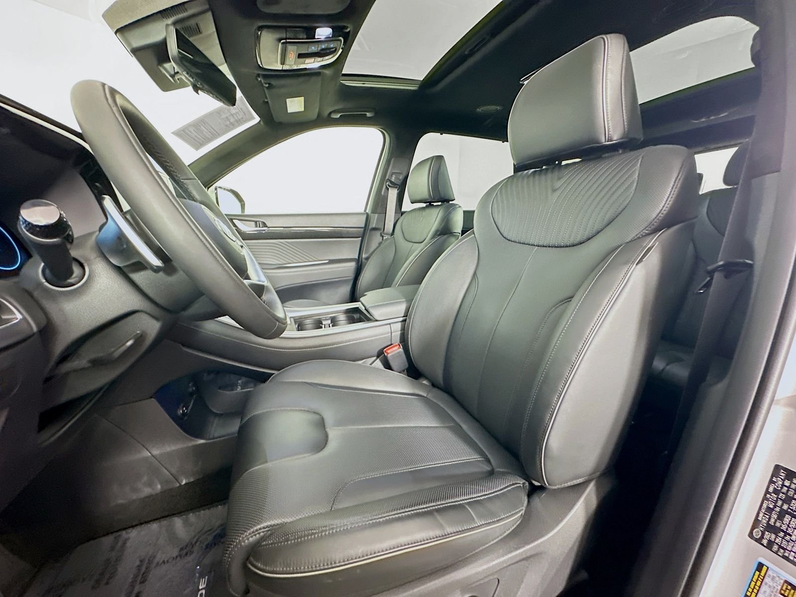 Used 2025 Silver Hyundai Calligraphy image 22