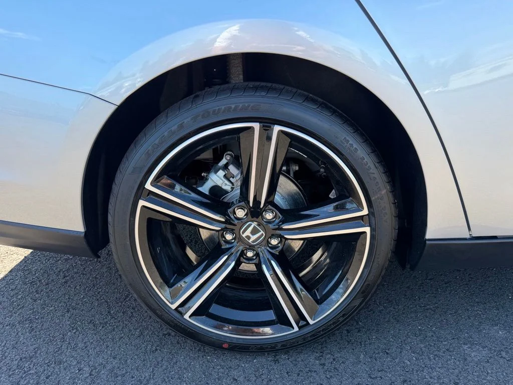 New 2026 Solar Silver Metallic Honda SE image 10