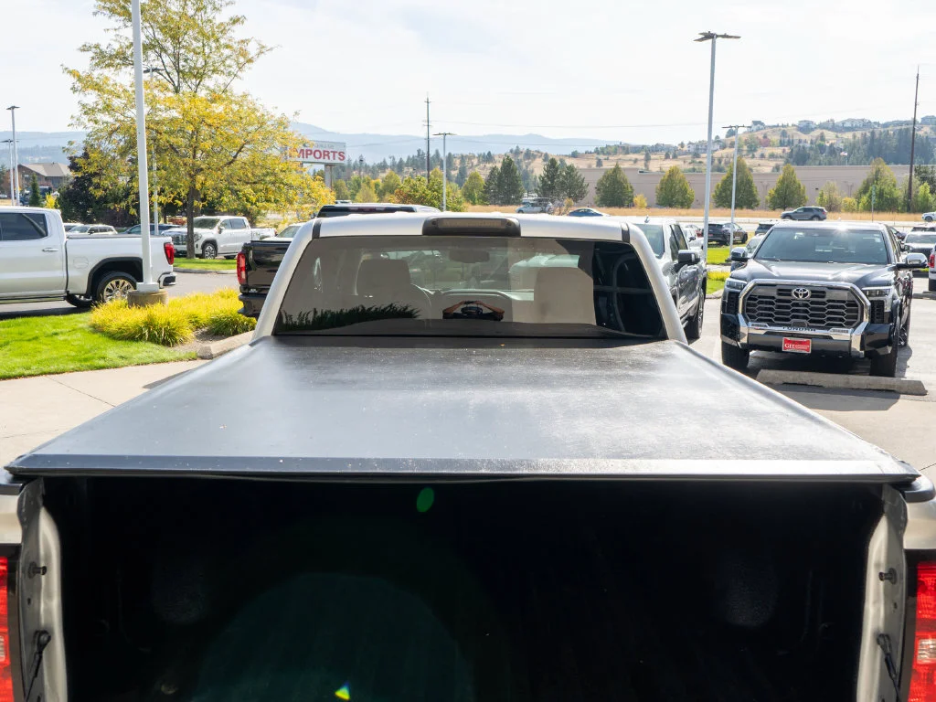 Used 2018 Silver Chevrolet LT image 29
