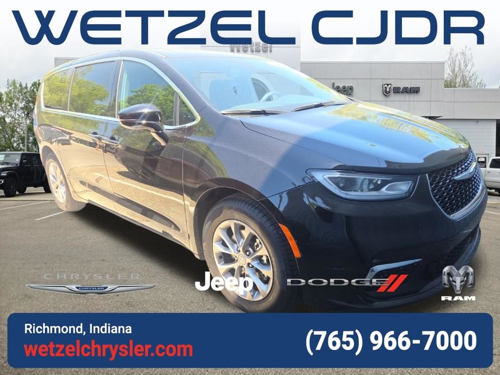 2026 Chrysler Pacifica Limited's photo