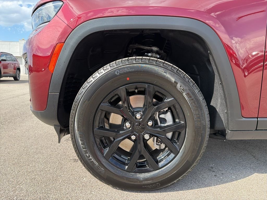 New 2026 Velvet Red Pearl-Coat Exterior Paint Jeep Altitude image 25