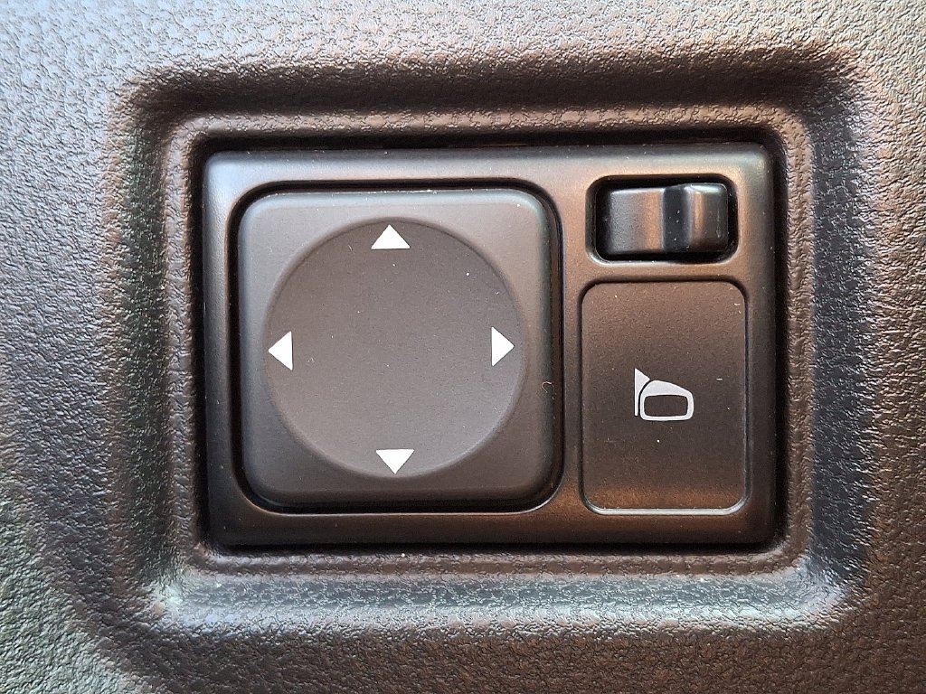 Used 2014 Gray Nissan SV image 24