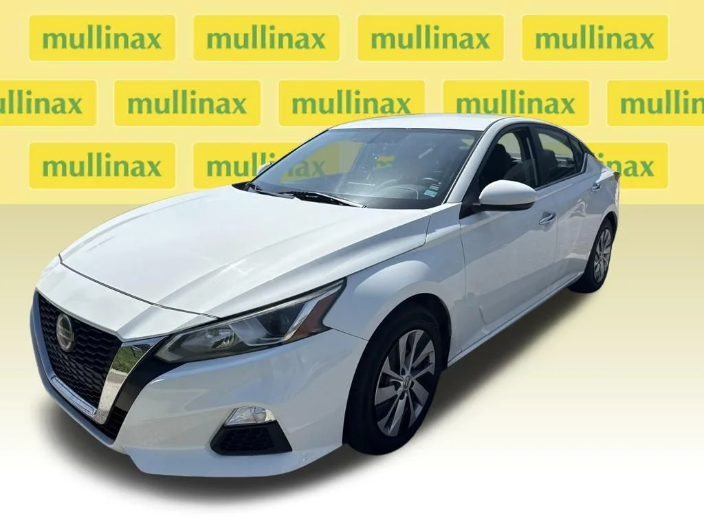 Used 2020 White Nissan 2.5 S image 2