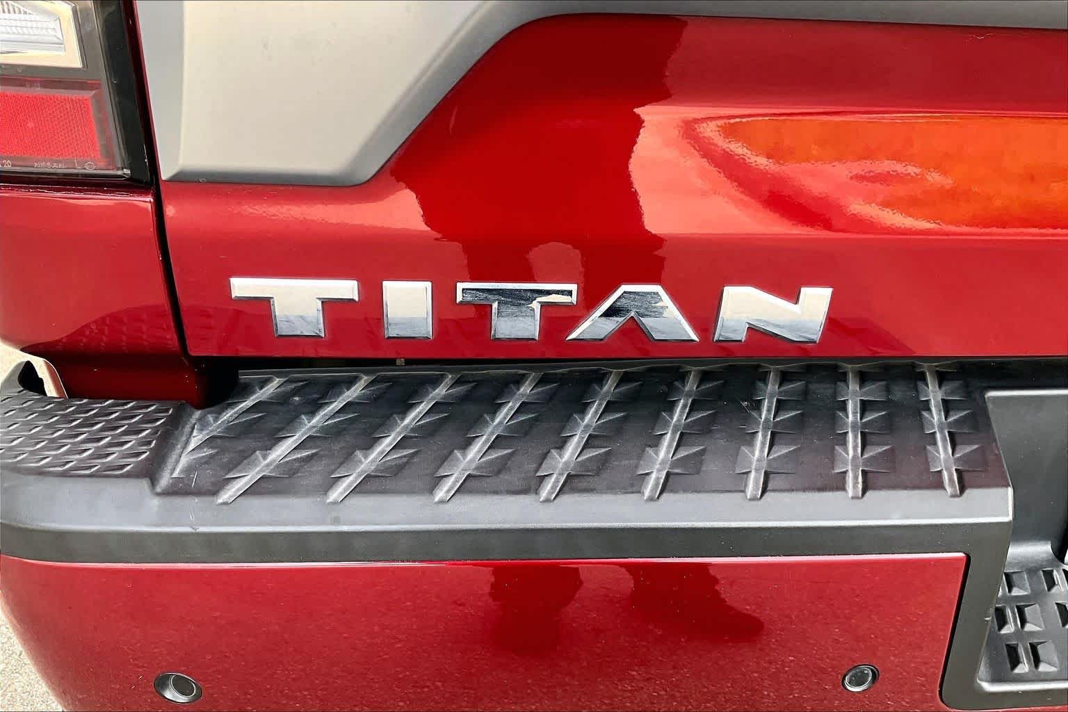 Used 2021 Cardinal Red Metallic Nissan Platinum Reserve image 10
