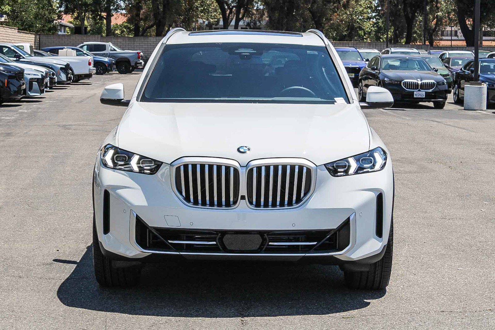 New 2026 Alpine White BMW sDrive40i image 2