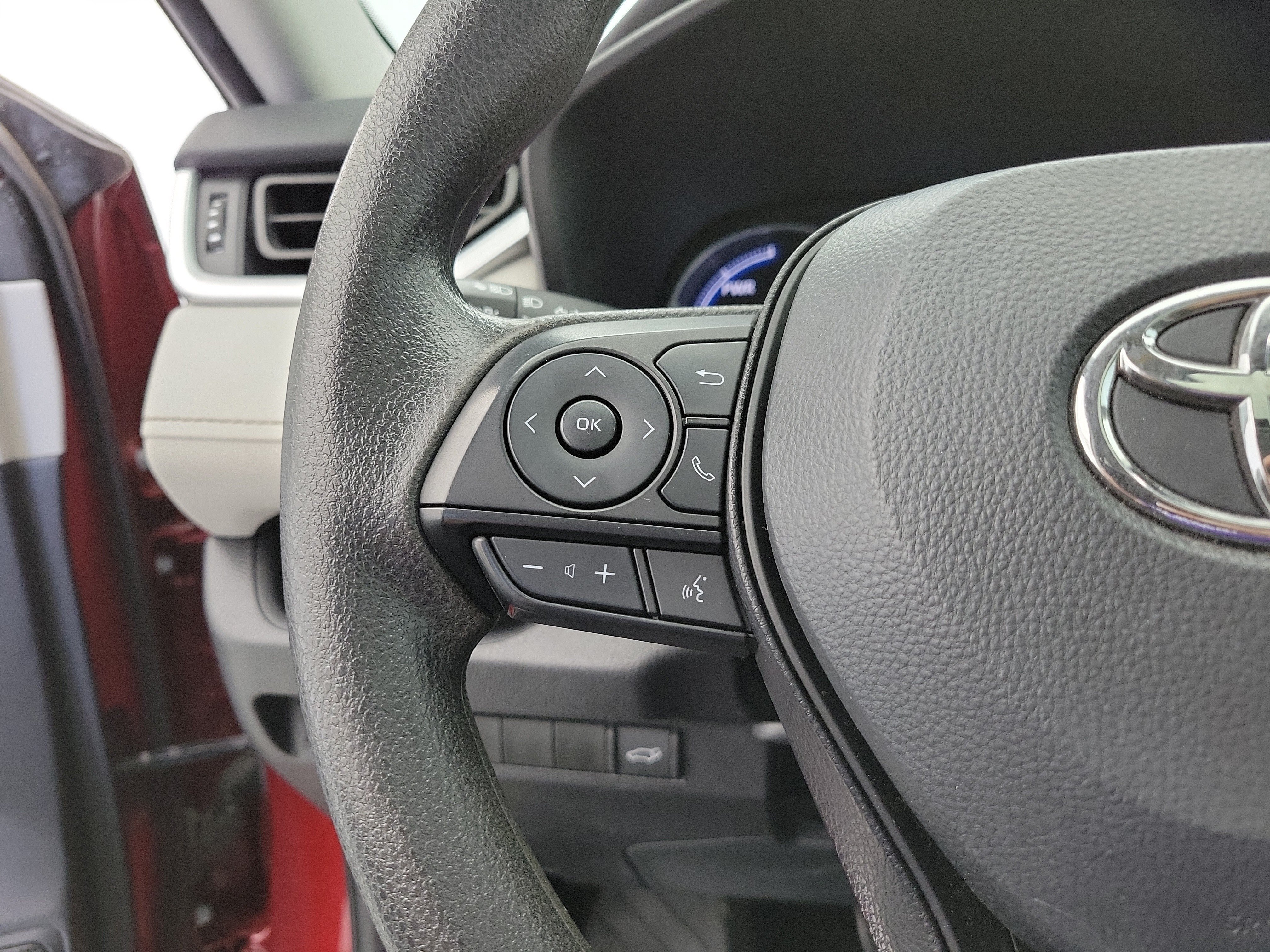 Used 2025 Ruby Flare Pearl Toyota XLE image 25