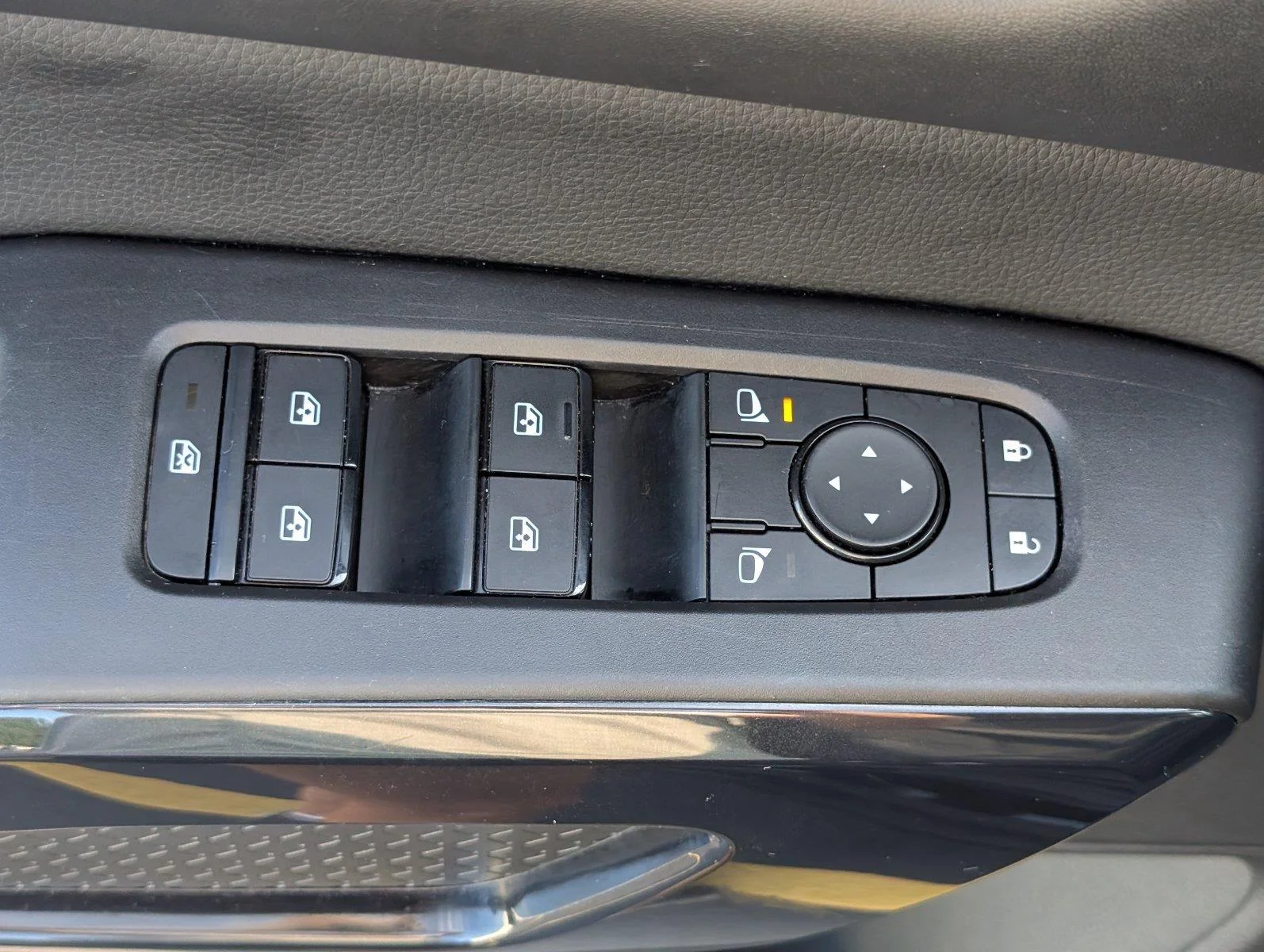 Used 2025 Super Black Nissan SV image 19