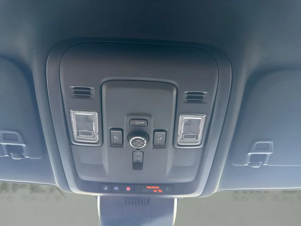 Used 2025 Summit White GMC Denali image 25