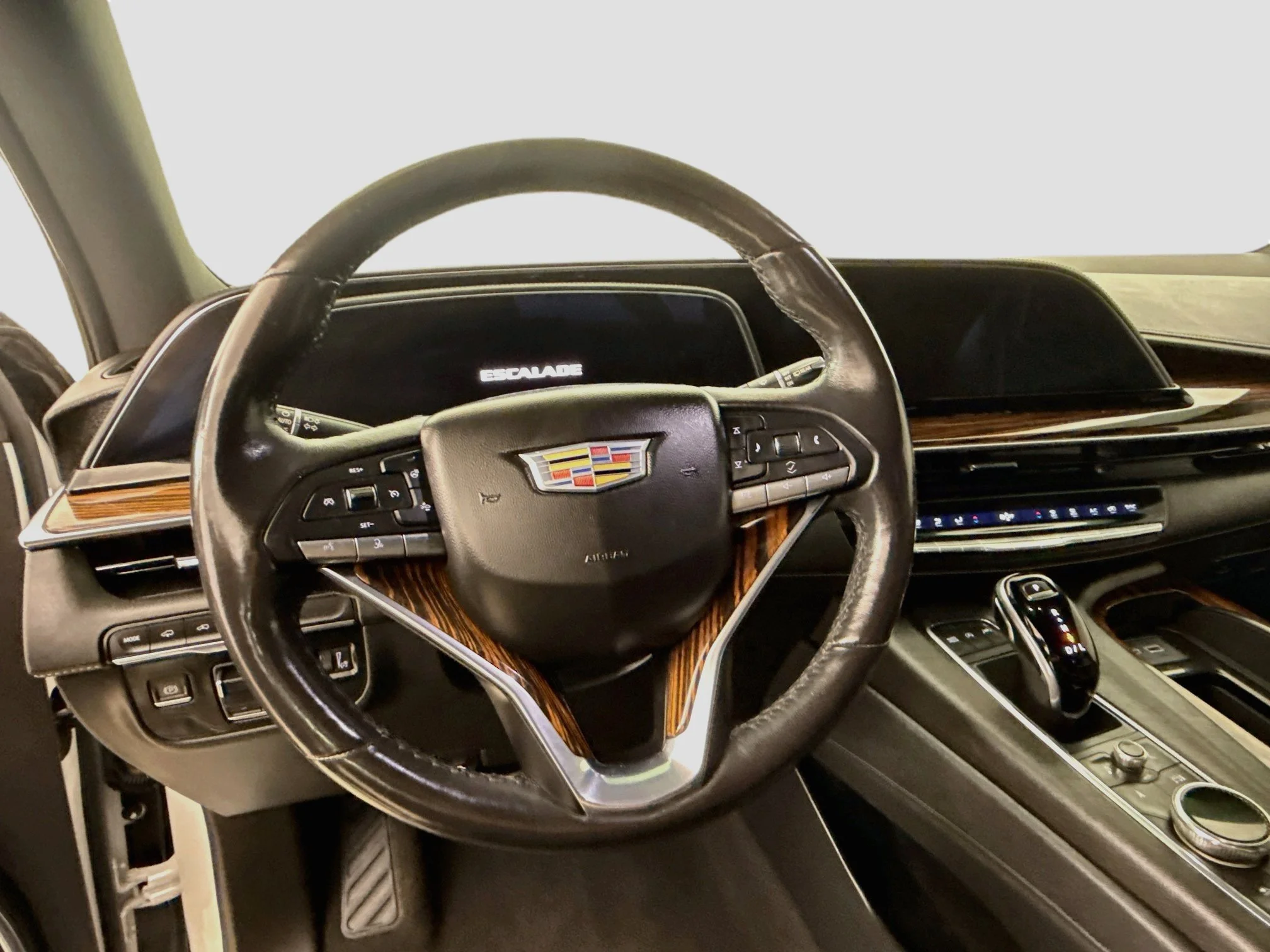 Used 2021 CRYSTAL WHITE TRICOAT Cadillac Premium Luxury image 13
