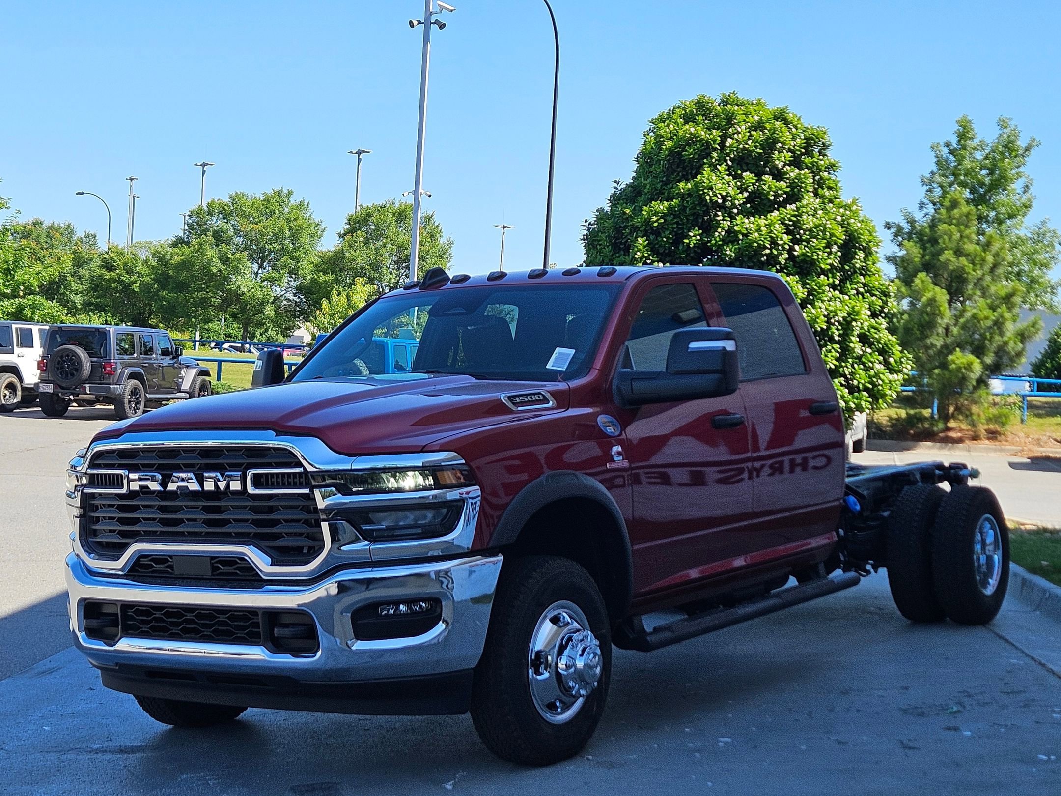 New 2026 Molten Red Pearl-Coat Exterior Paint RAM Tradesman image 3