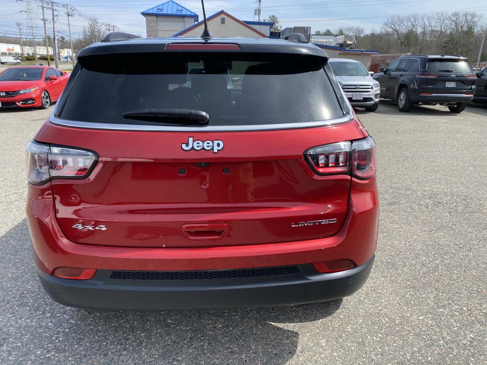 Certified Used 2025 Red Hot Pearlcoat Jeep Limited image 4